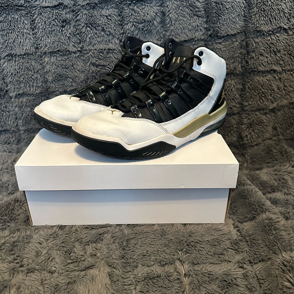 Jordan Max Aura